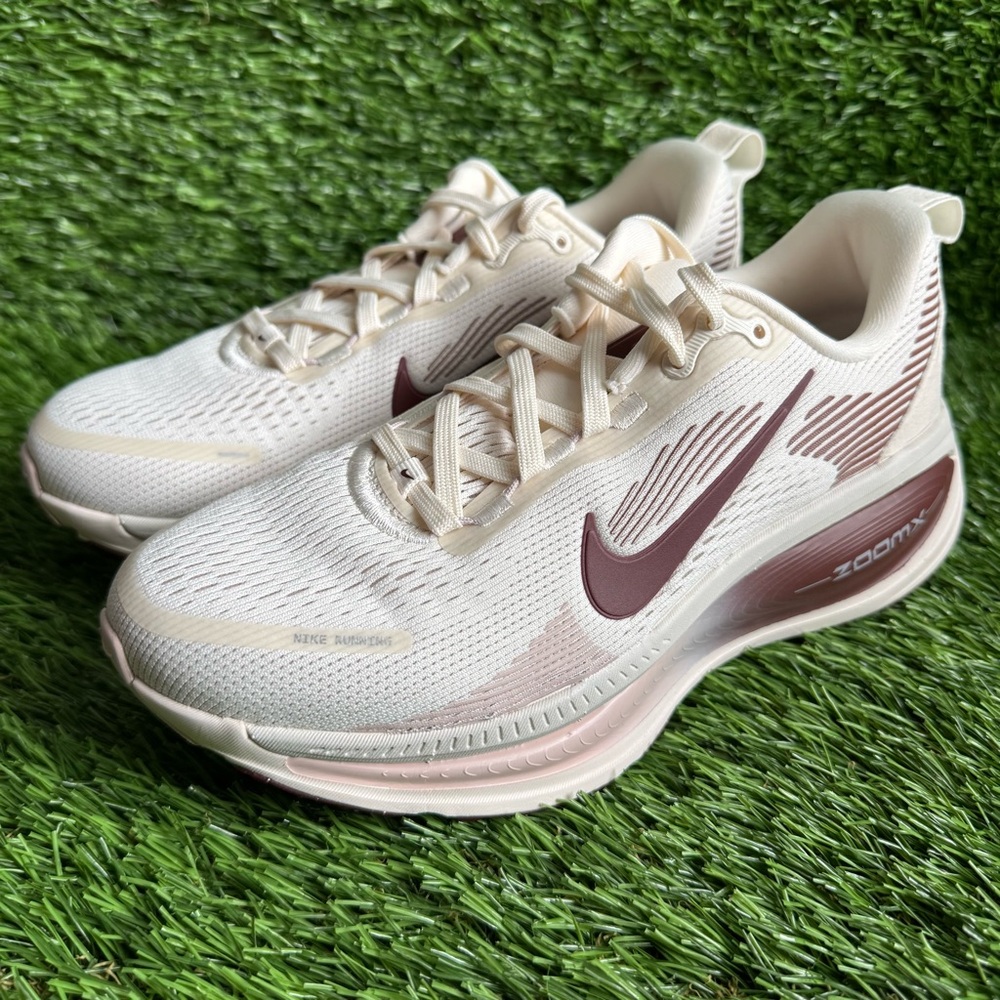 Size 6.5 W Nike Womens Vomero 18 Walking Running Ivory Dark Red Sepia HM6804-108
